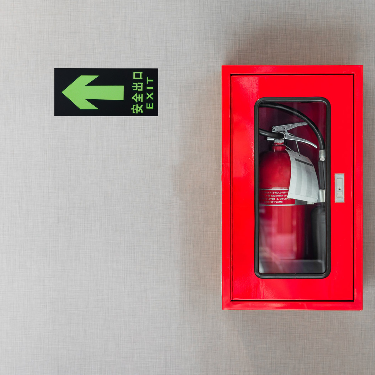 Emergency Exit Sign - 8Pcs 안전 출구 표시 빛나는 벽